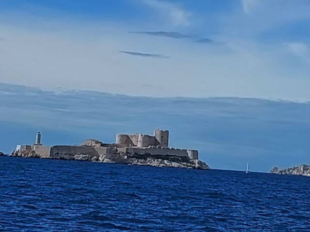 Photo 1 by Israel S. (10/12/22)