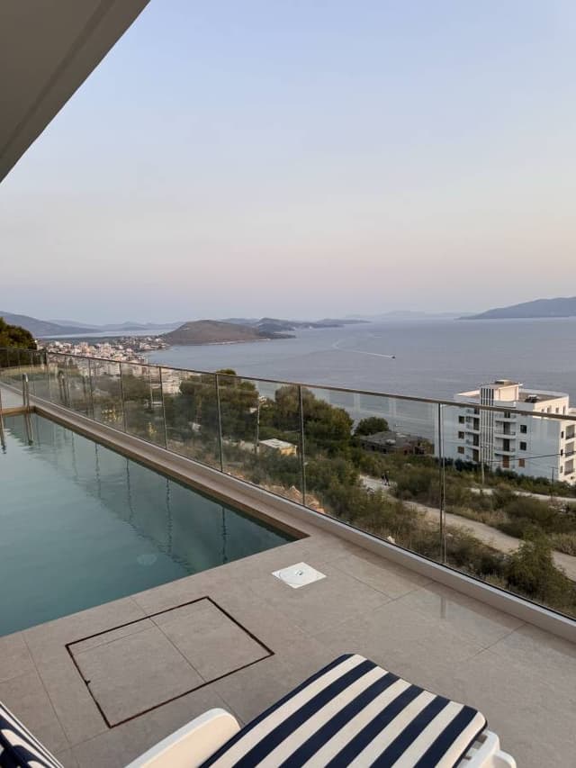 Photo 2 by Roberto G. (6/25/25)