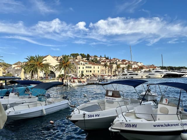 Photo 2 by Mirza Awais A. about hiring a Volkswagen Up in Zadar (28.08.22)
