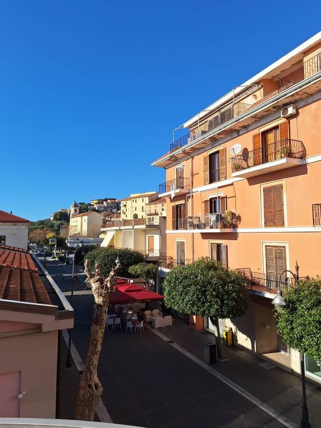 Photo 2 by Andrew H. about hiring a Volkswagen Golf at Naples Airport (20/02/24)