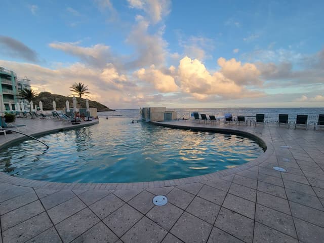 Photo 1 by ALEXANDRE D. about renting a Toyota Corolla in Sint Maarten (3/9/25)