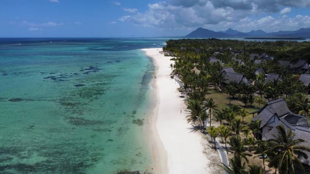 Photo 1 by Tomas S. about hiring a Suzuki Swift in Mauritius (14/12/24)