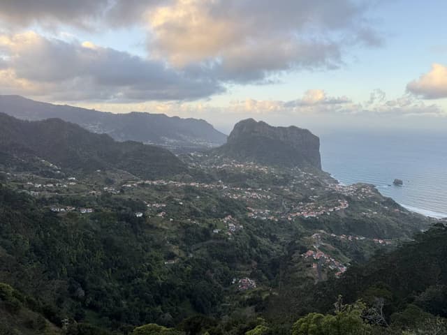 Photo 2 by Gabriel Codrin C. about hiring a Seat Arona in Madeira (26/02/26)