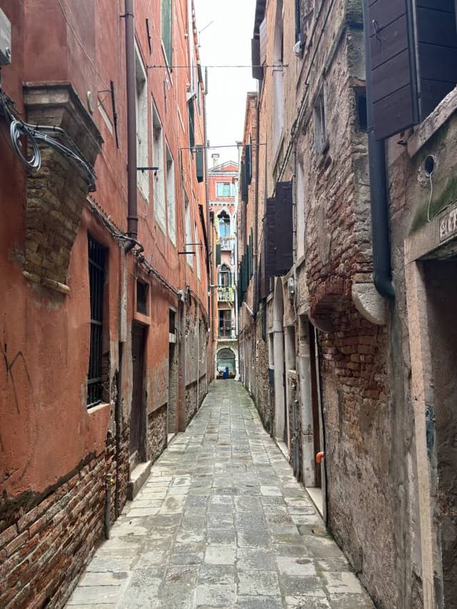 Photo 3 by Vilandas K. about hiring a Peugeot 308 in Milan (26/04/24)