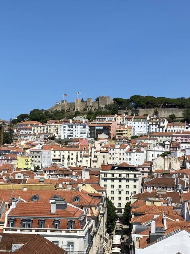 Photo 1 by Andrew V. about hiring a Seat Arona in Lisbon (04/08/24)