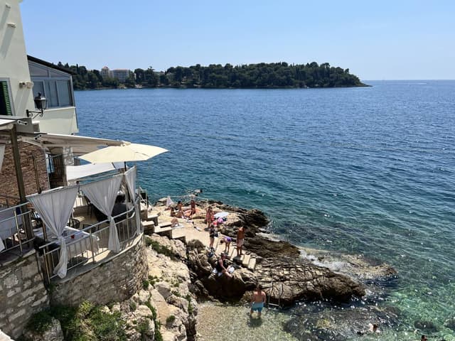 Photo 3 by James B. about hiring a Peugeot 308 at Pula Airport (08/07/24)