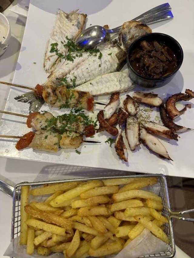 Photo 4 by Avgi N. about hiring a Nissan Note in Cyprus (08/10/24)