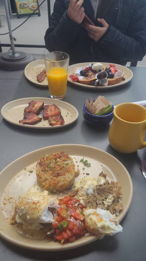 Photo 2 by Ernesto R. (5/7/24)