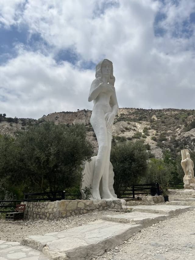Photo 8 by Fadwa Salem A. about hiring a Volkswagen Up in Paphos (26.06.24)