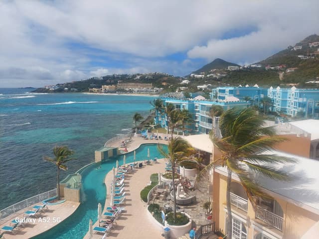 Photo 3 by ALEXANDRE D. about renting a Toyota Corolla in Sint Maarten (3/9/25)