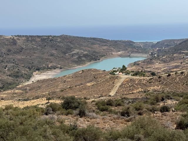 Photo 9 by Fadwa Salem A. about hiring a Volkswagen Up in Paphos (26.06.24)