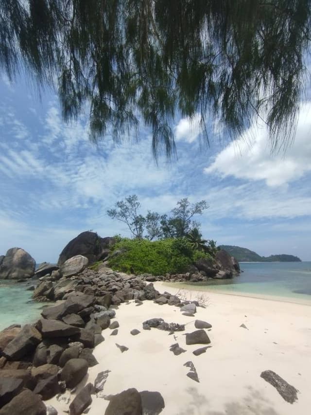 Photo 1 by Robert B. about renting a Kia Rio in the Seychelles (2/25/24)