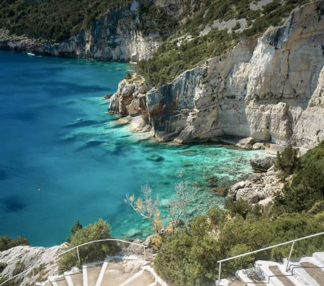 Photo 3 by Victoria A. about hiring a Nissan Pulsar in Zakynthos (27.04.25)