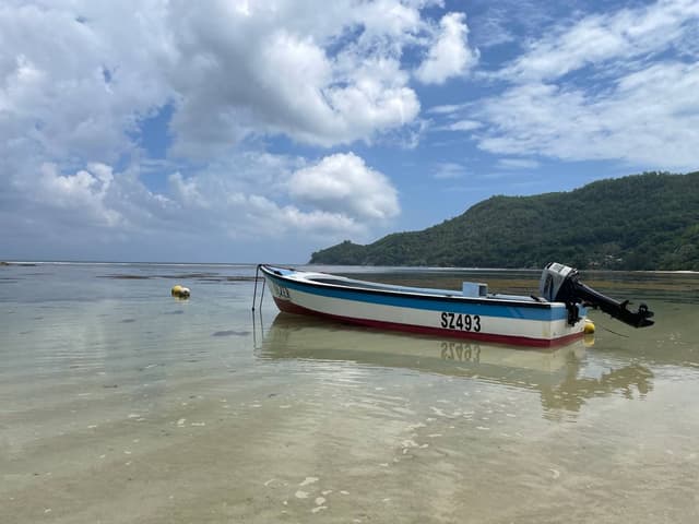Photo 6 by Lee-Anne H. about renting a Suzuki Ertiga in the Seychelles (1/8/25)