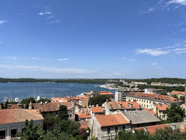 Photo 6 by James B. about hiring a Peugeot 308 at Pula Airport (08/07/24)