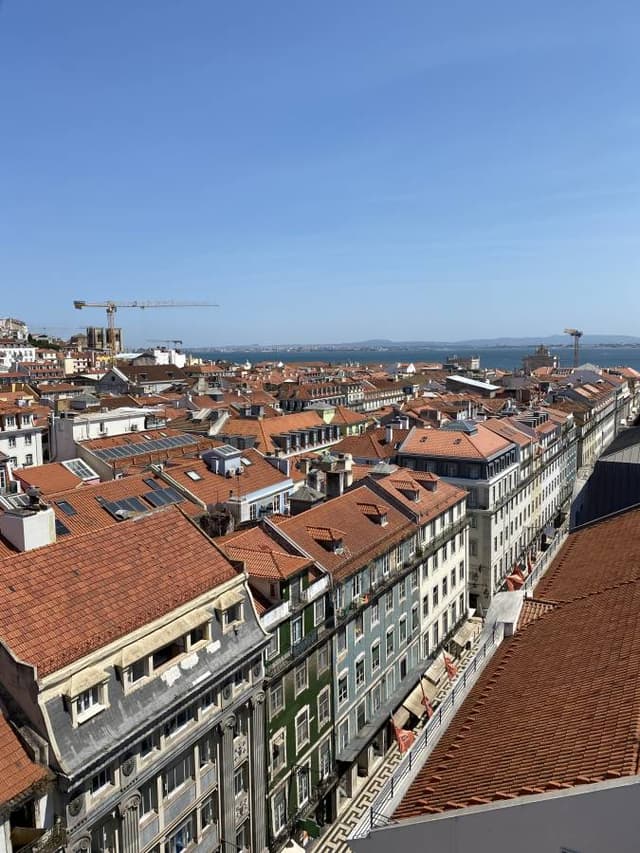 Photo 4 by Andrew V. about hiring a Seat Arona in Lisbon (04/08/24)