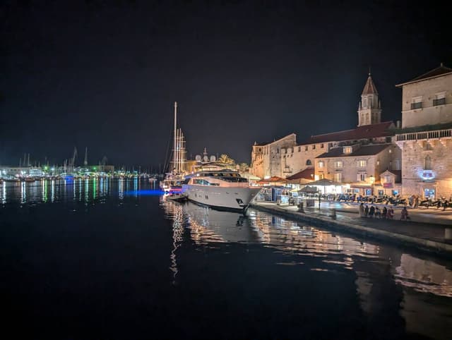 Photo 8 by Sarah S. about hiring a Opel Astra in Croatia (22/06/24)