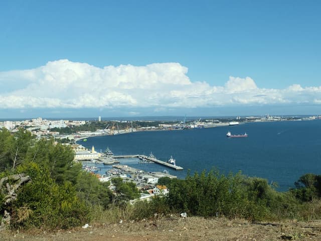 Photo 2 by Victor W. about hiring a Volkswagen Up in Lisbon (15/09/23)