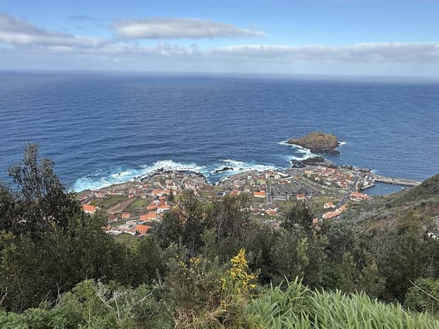 Photo 4 by Gabriel Codrin C. about hiring a Seat Arona in Madeira (26/02/26)