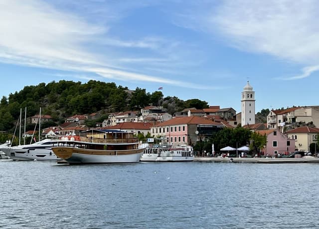 Photo 4 by Mirza Awais A. about hiring a Volkswagen Up in Zadar (28.08.22)