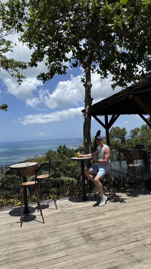 Photo 5 by Tomas S. about hiring a Suzuki Swift in Mauritius (14/12/24)