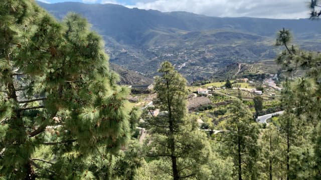 Photo 1 by Pasi T. about renting a Volkswagen T-Roc Cabrio in Gran Canaria (5/1/25)