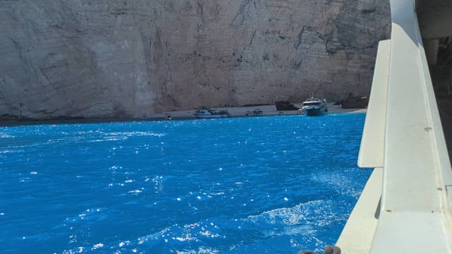 Photo 3 by Dragos C. about hiring a Nissan Pulsar in Zakynthos (02.08.24)