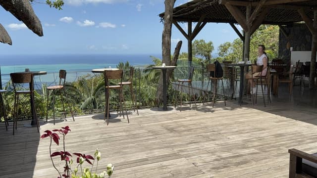 Photo 6 by Tomas S. about hiring a Suzuki Swift in Mauritius (14/12/24)