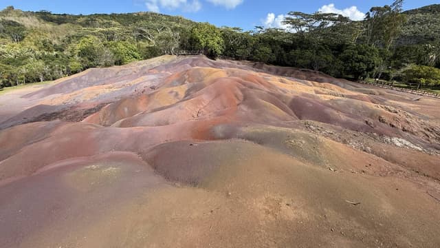 Photo 7 by Tomas S. about hiring a Suzuki Swift in Mauritius (14/12/24)